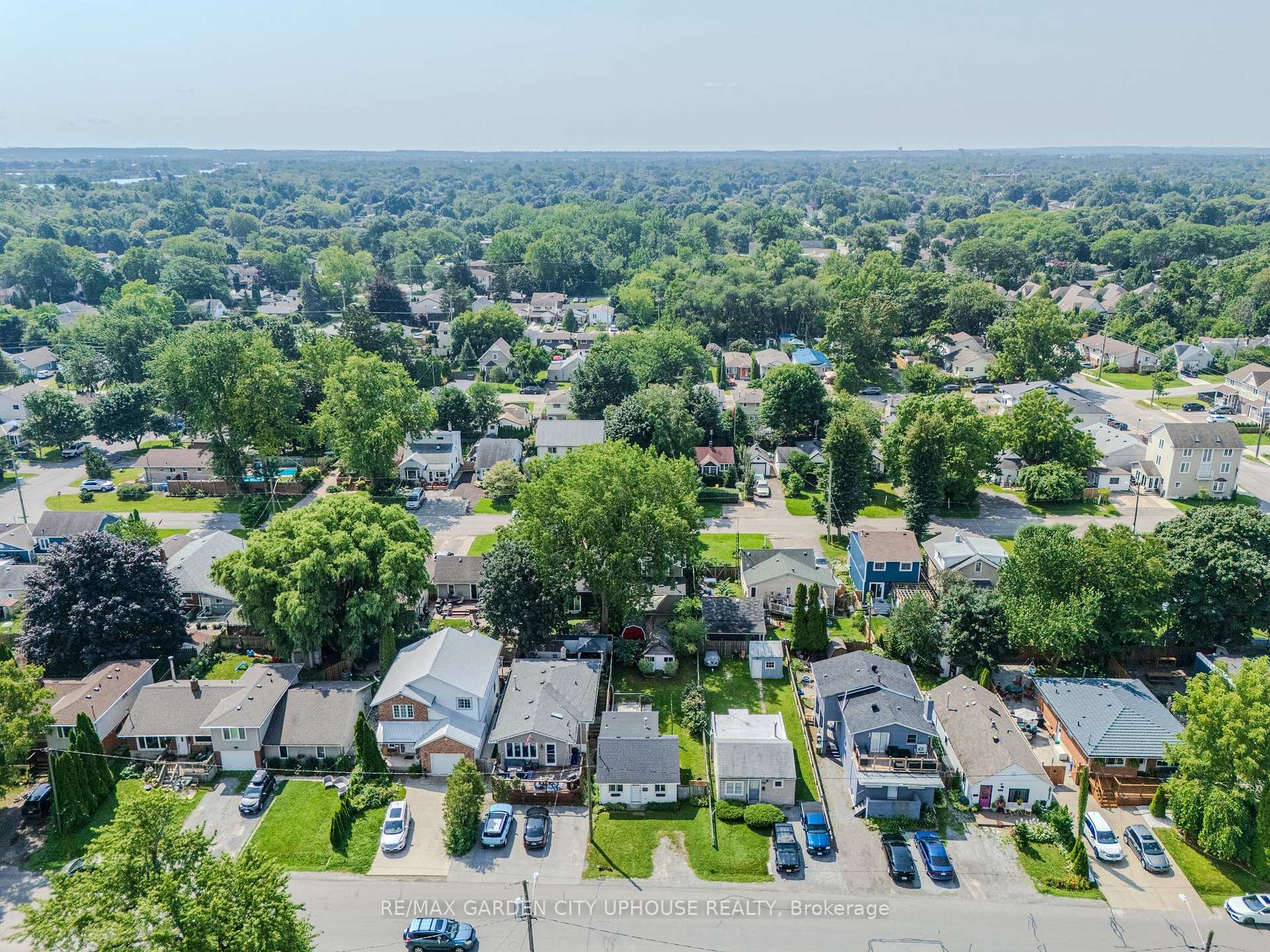 Photo 14 of 12 Beachaven Drive, St. Catharines, Port Weller — HOMEH
