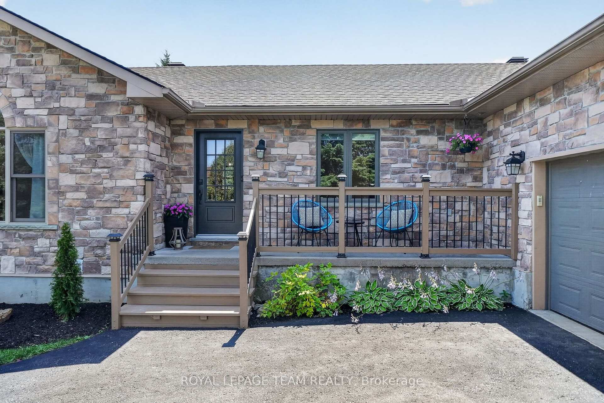 Photo 3 of 1550 Stanleyfield Crescent, Ottawa, Greely — HOMEH