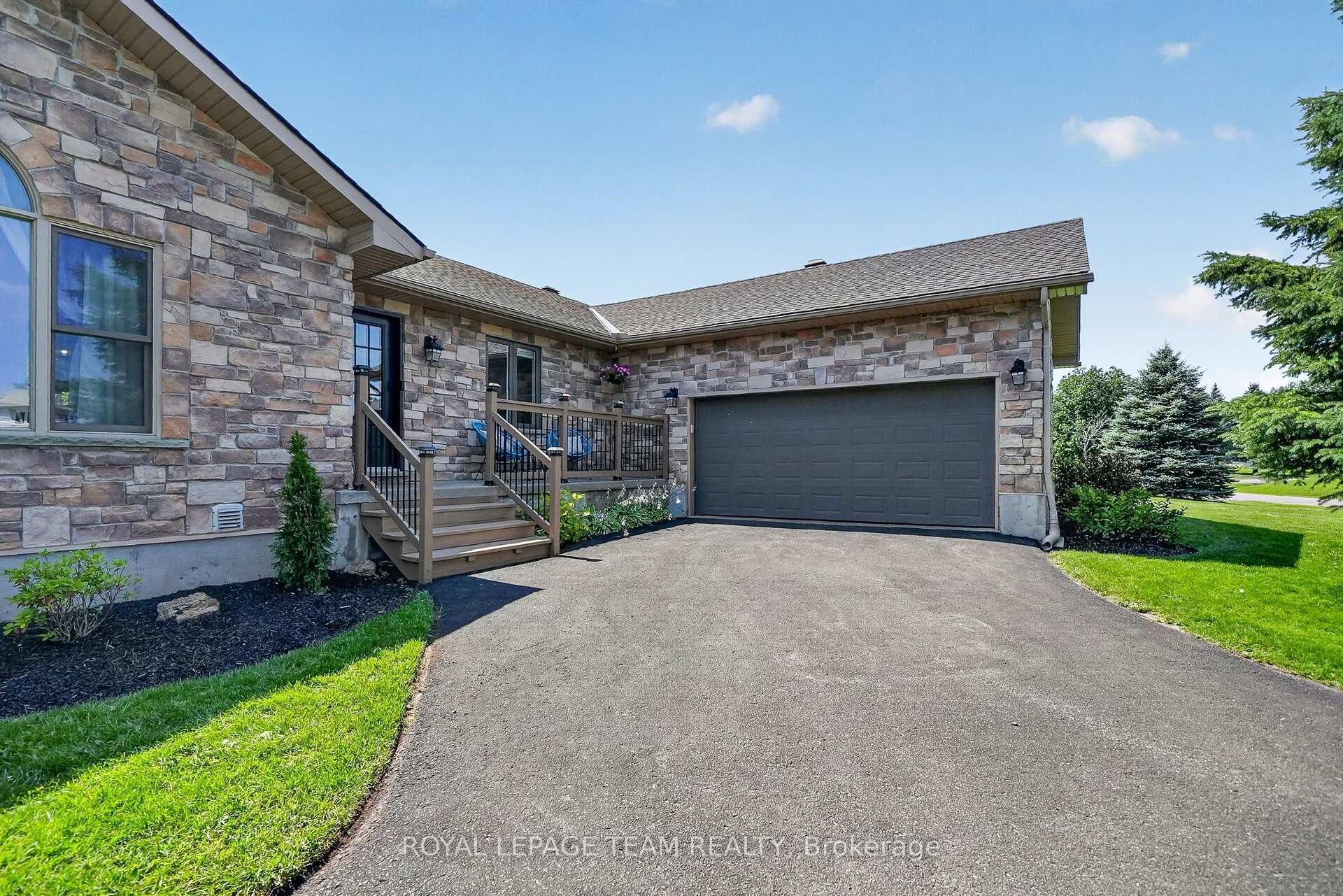 Photo 4 of 1550 Stanleyfield Crescent, Ottawa, Greely — HOMEH