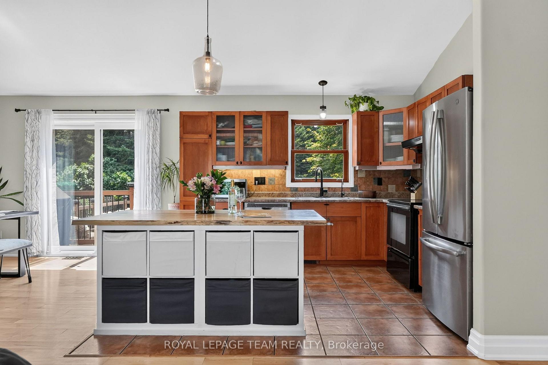 Photo 12 of 1550 Stanleyfield Crescent, Ottawa, Greely — HOMEH