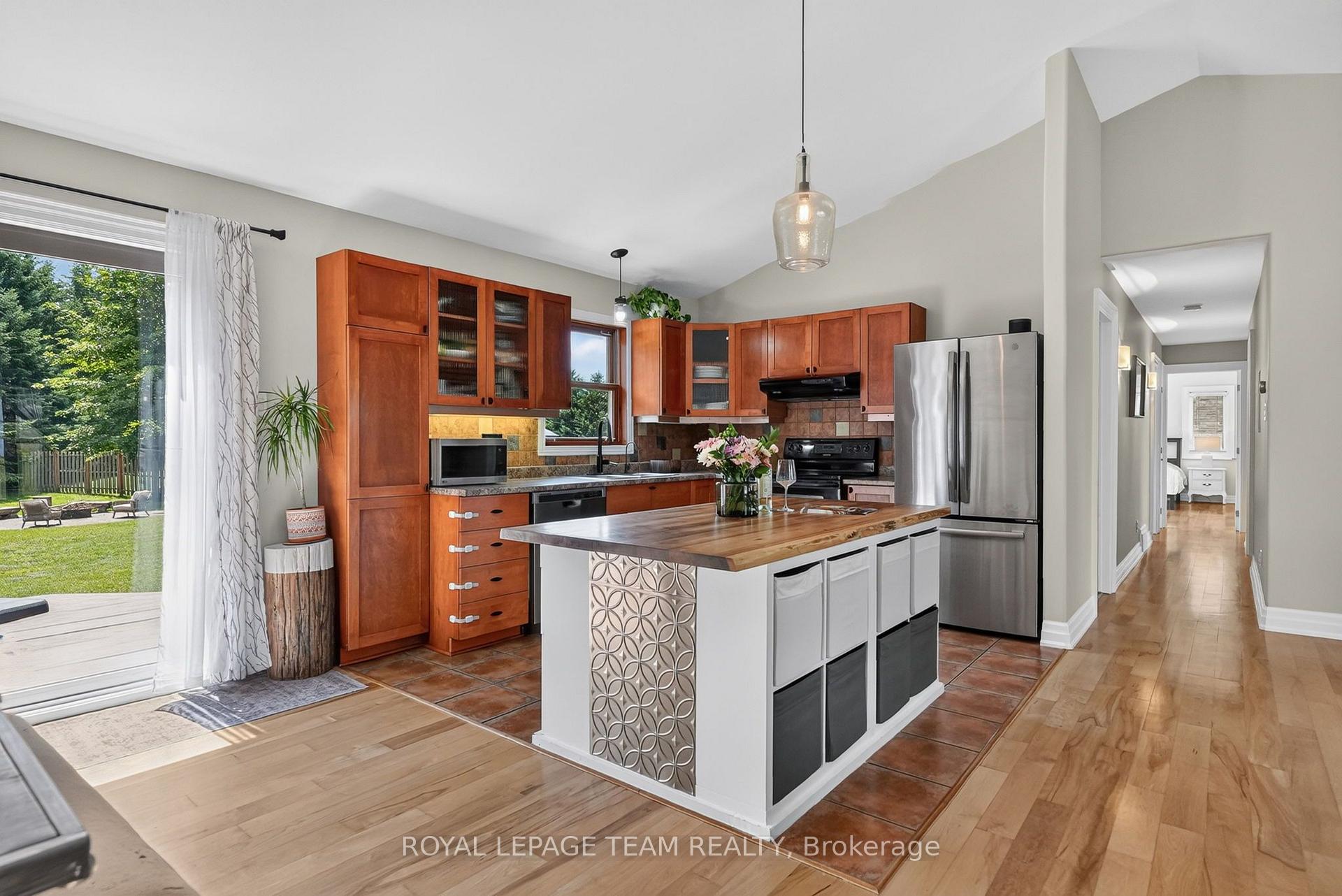 Photo 13 of 1550 Stanleyfield Crescent, Ottawa, Greely — HOMEH
