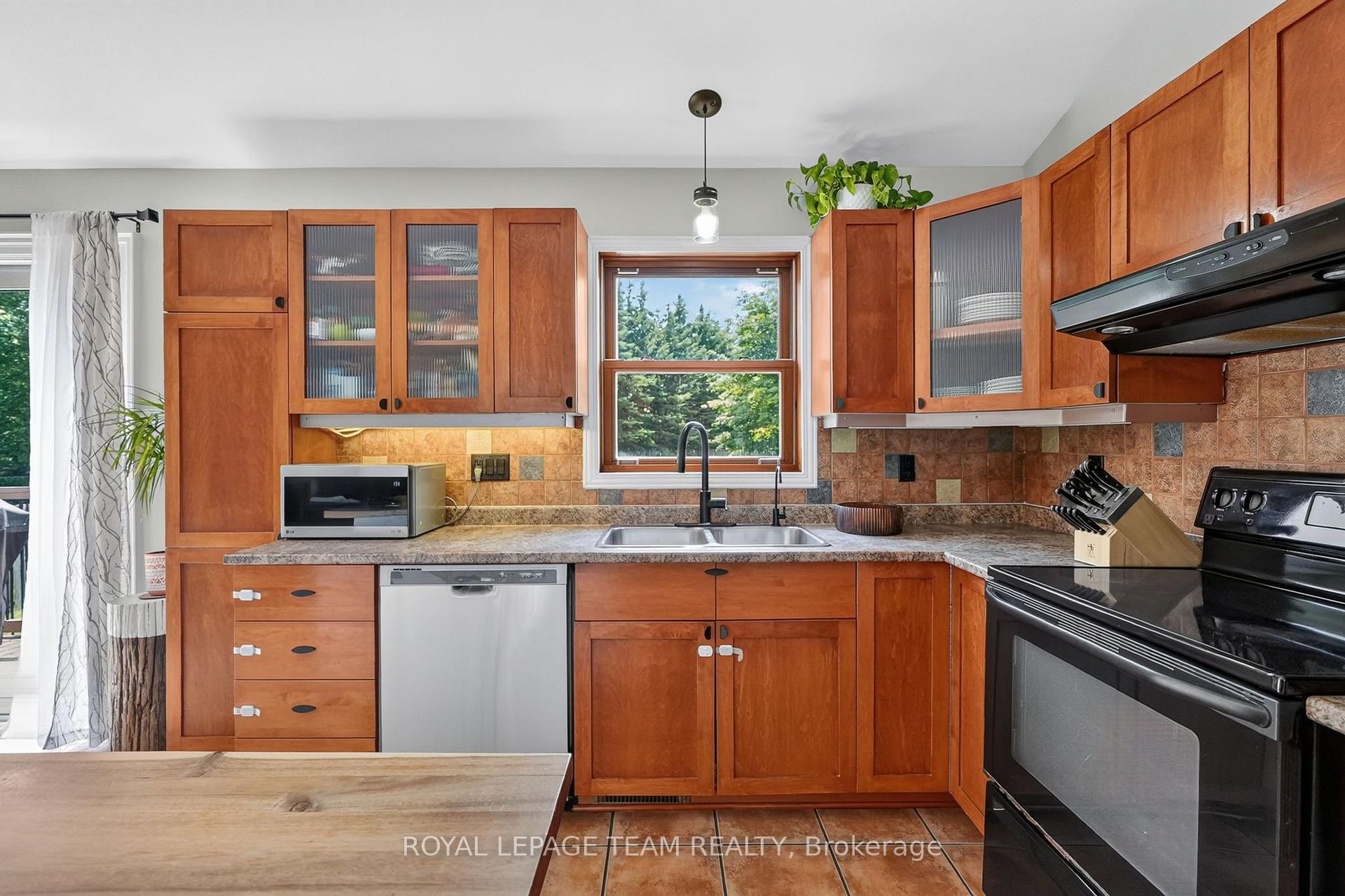 Photo 15 of 1550 Stanleyfield Crescent, Ottawa, Greely — HOMEH