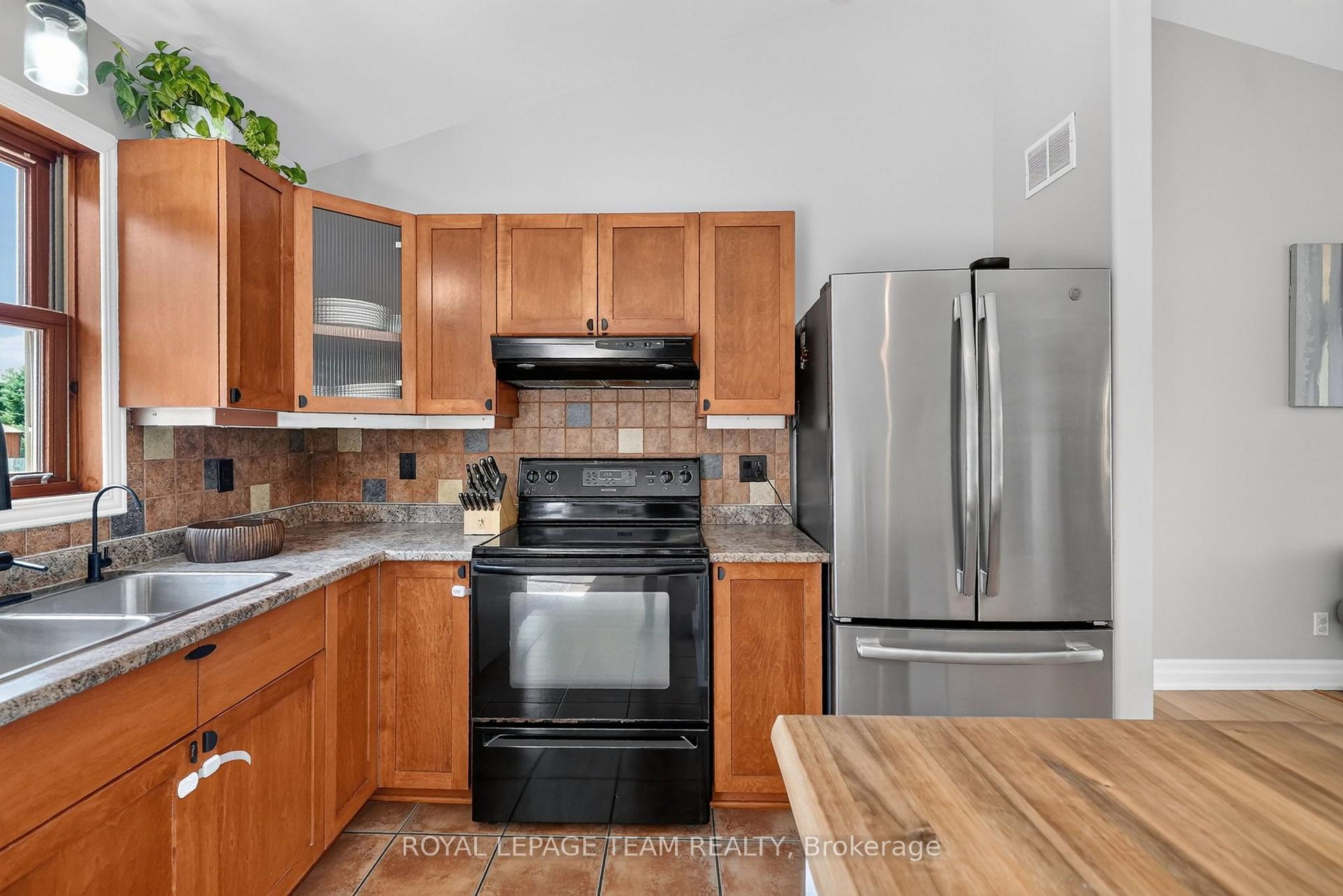Photo 16 of 1550 Stanleyfield Crescent, Ottawa, Greely — HOMEH