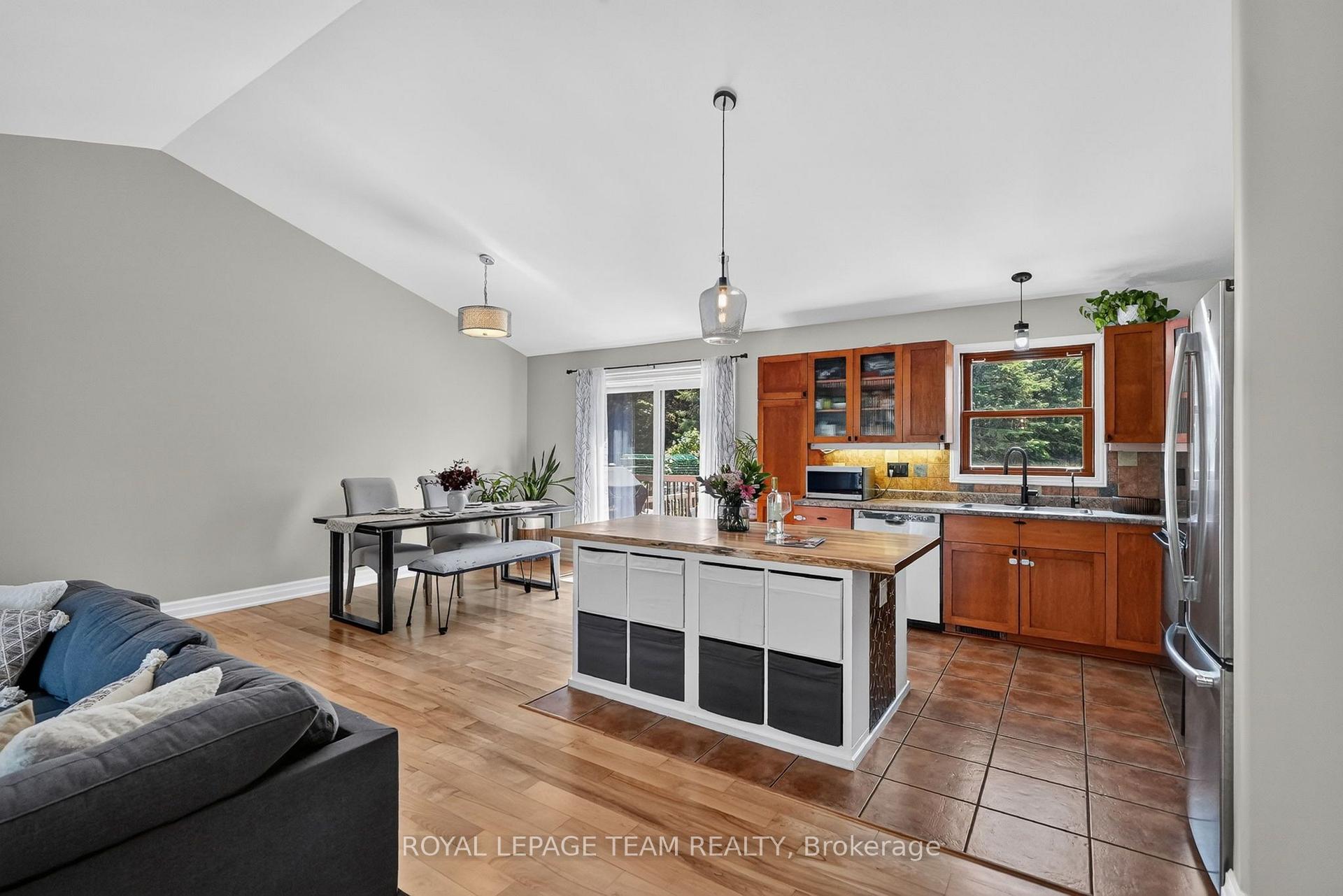 Photo 17 of 1550 Stanleyfield Crescent, Ottawa, Greely — HOMEH