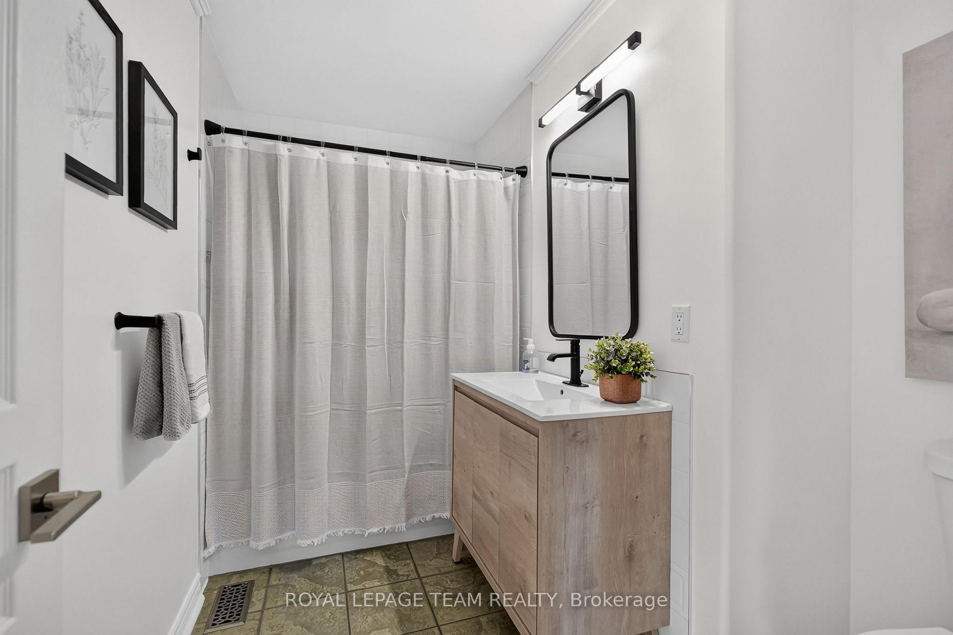 Photo 33 of 1550 Stanleyfield Crescent, Ottawa, Greely — HOMEH