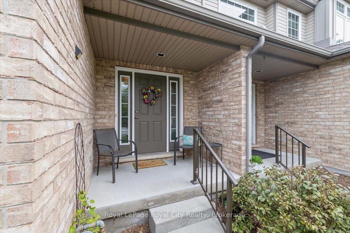 Photo 3 of 58 Walker Way, Guelph, Pineridge/Westminster Woods — HOMEH