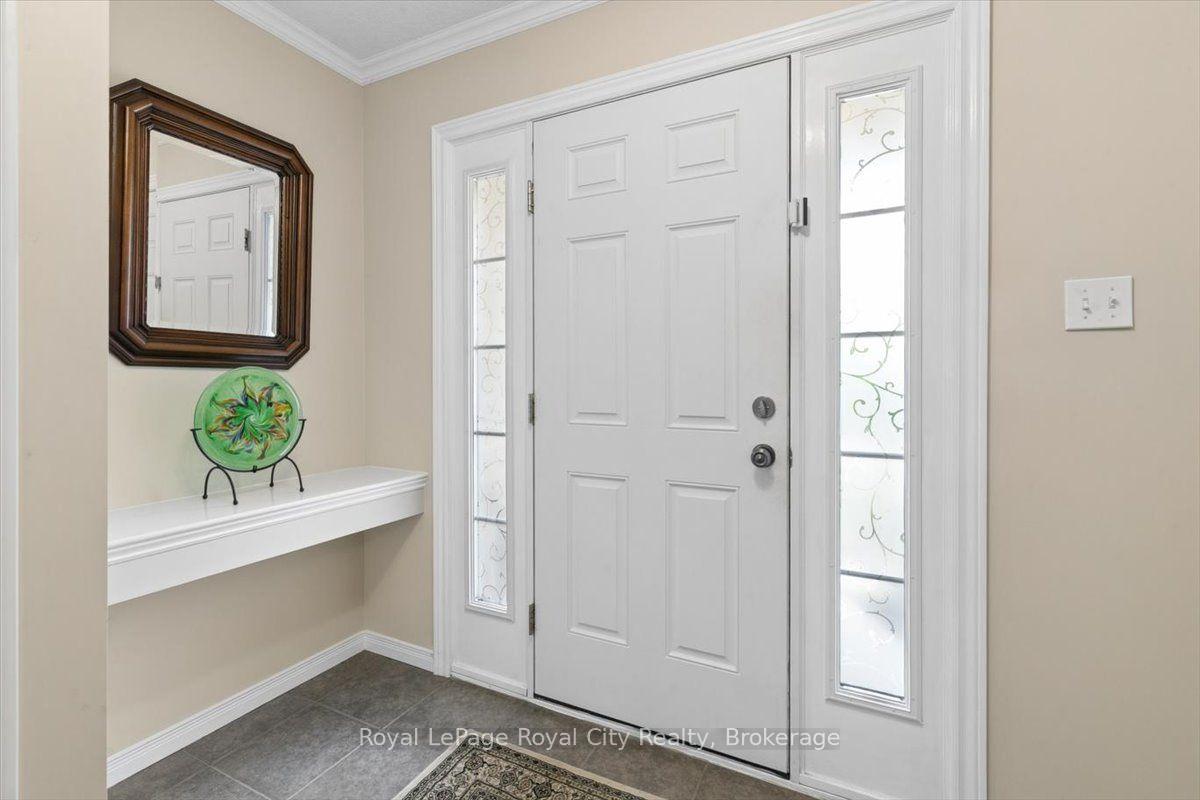 Photo 5 of 58 Walker Way, Guelph, Pineridge/Westminster Woods — HOMEH