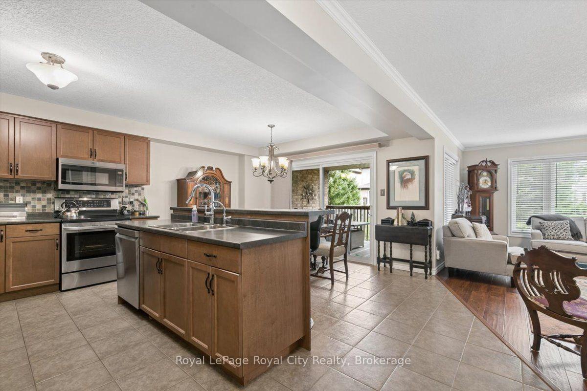 Photo 7 of 58 Walker Way, Guelph, Pineridge/Westminster Woods — HOMEH