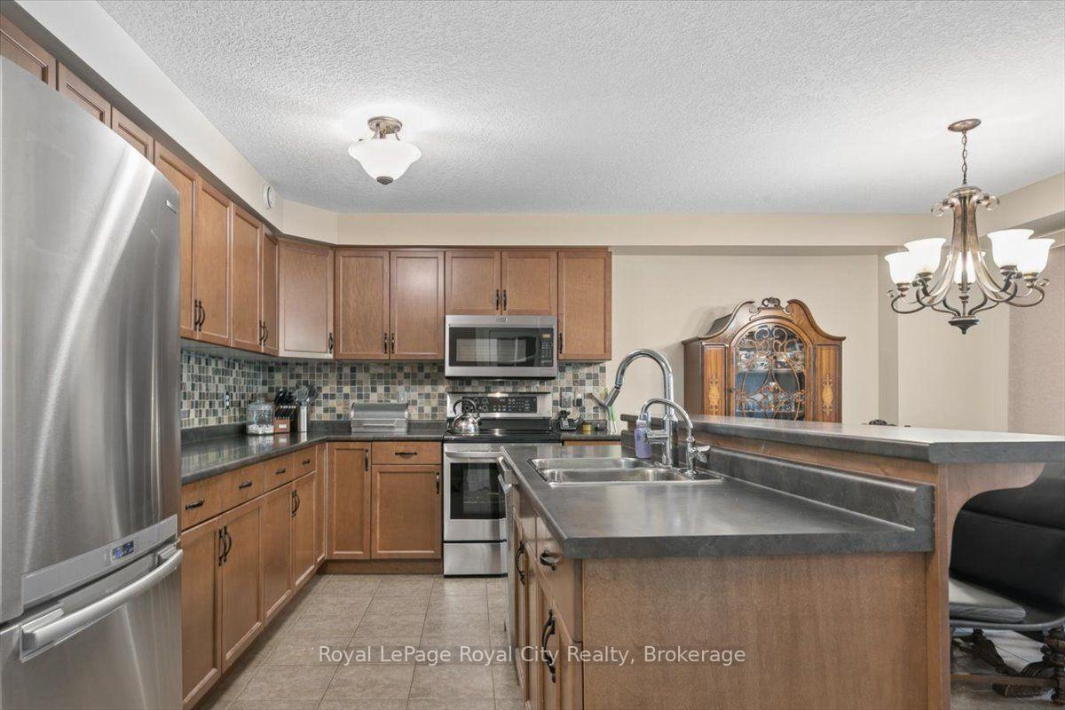 Photo 8 of 58 Walker Way, Guelph, Pineridge/Westminster Woods — HOMEH