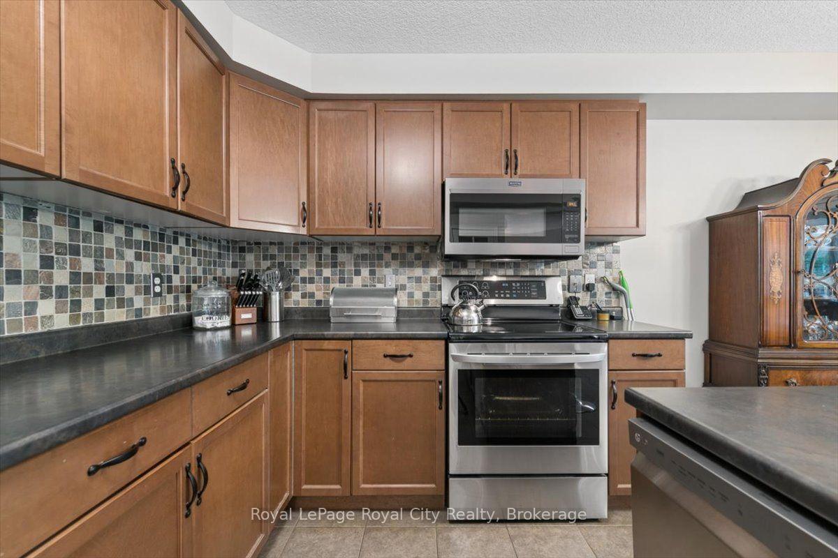Photo 10 of 58 Walker Way, Guelph, Pineridge/Westminster Woods — HOMEH