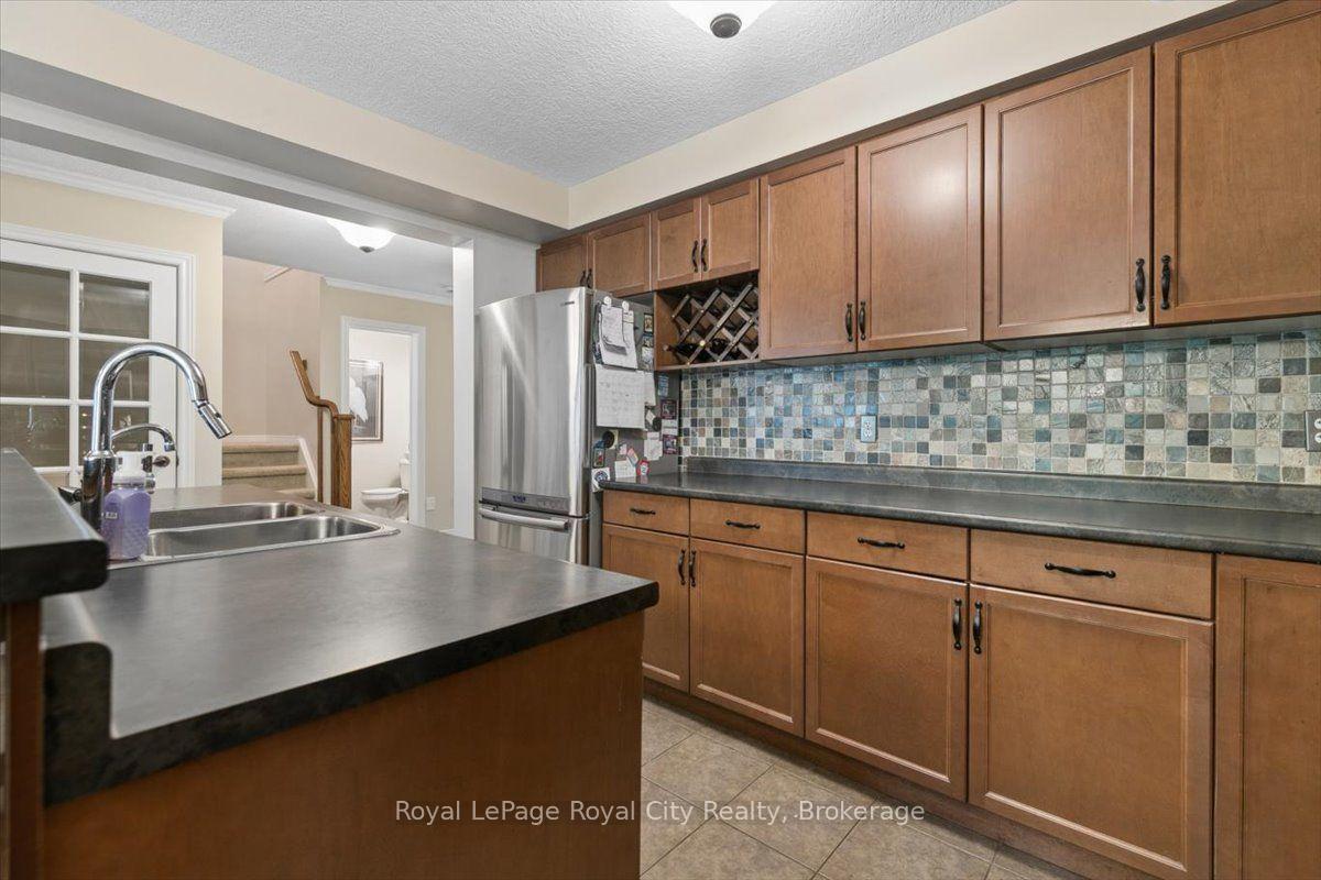 Photo 11 of 58 Walker Way, Guelph, Pineridge/Westminster Woods — HOMEH