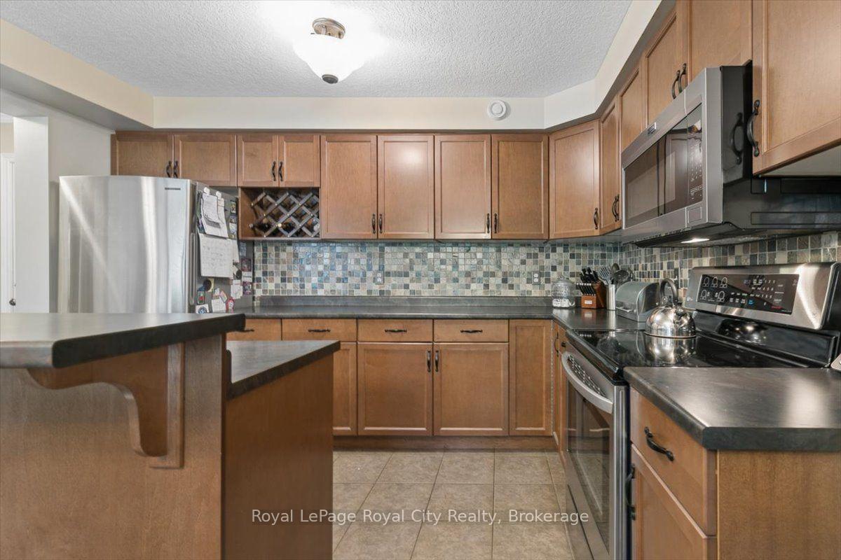 Photo 12 of 58 Walker Way, Guelph, Pineridge/Westminster Woods — HOMEH