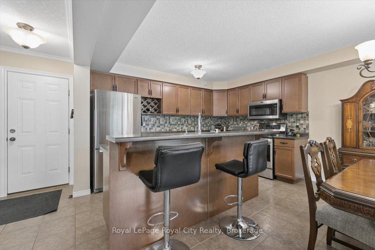 Photo 13 of 58 Walker Way, Guelph, Pineridge/Westminster Woods — HOMEH