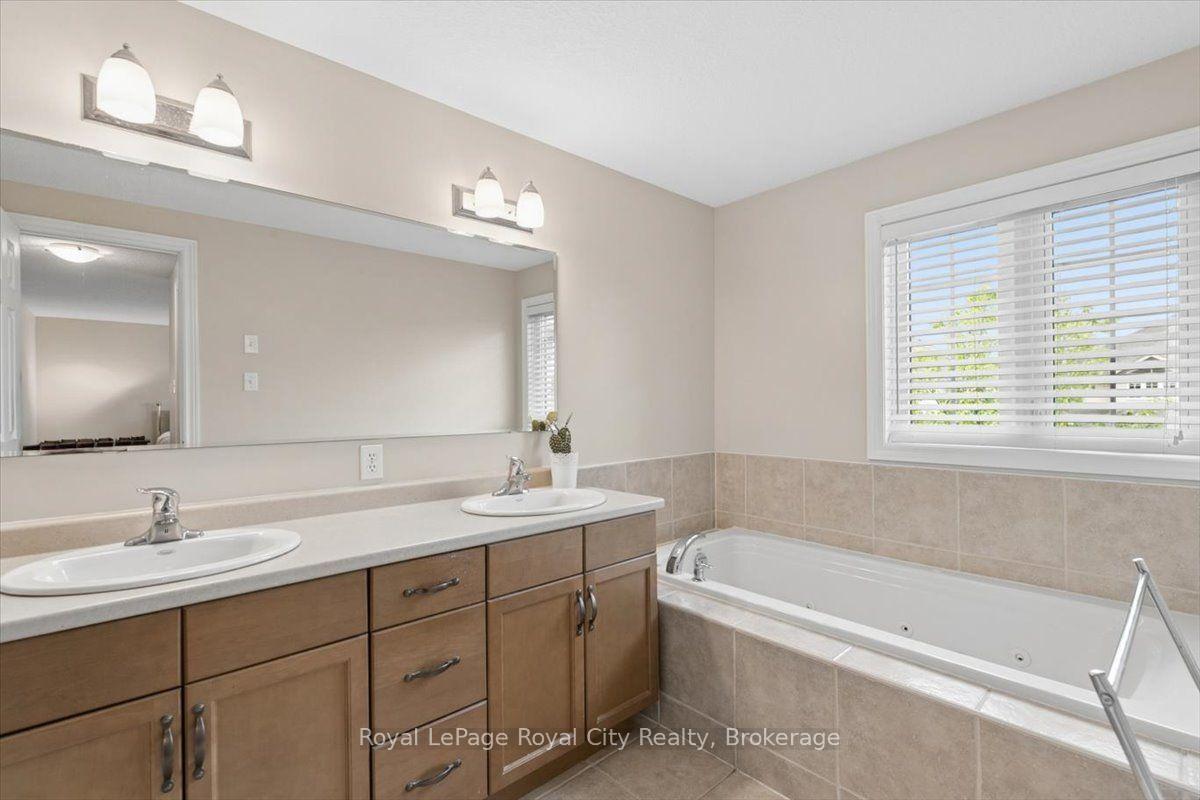 Photo 24 of 58 Walker Way, Guelph, Pineridge/Westminster Woods — HOMEH