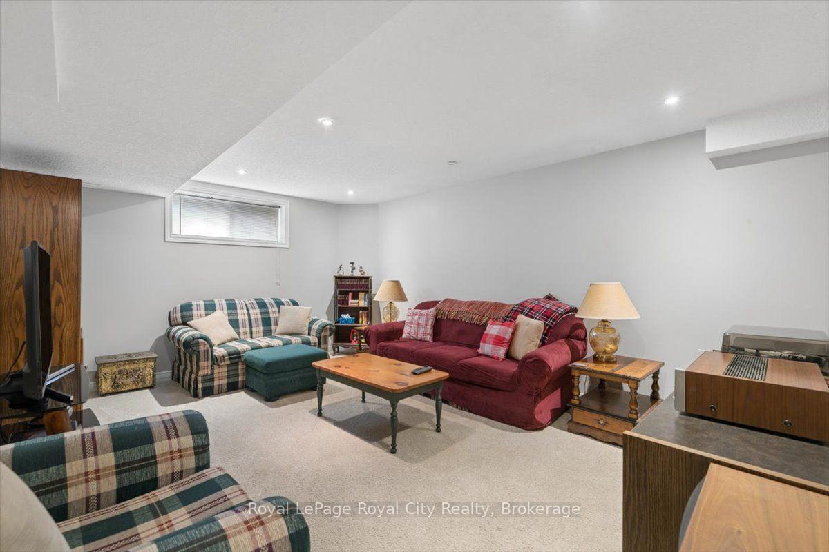 Photo 32 of 58 Walker Way, Guelph, Pineridge/Westminster Woods — HOMEH