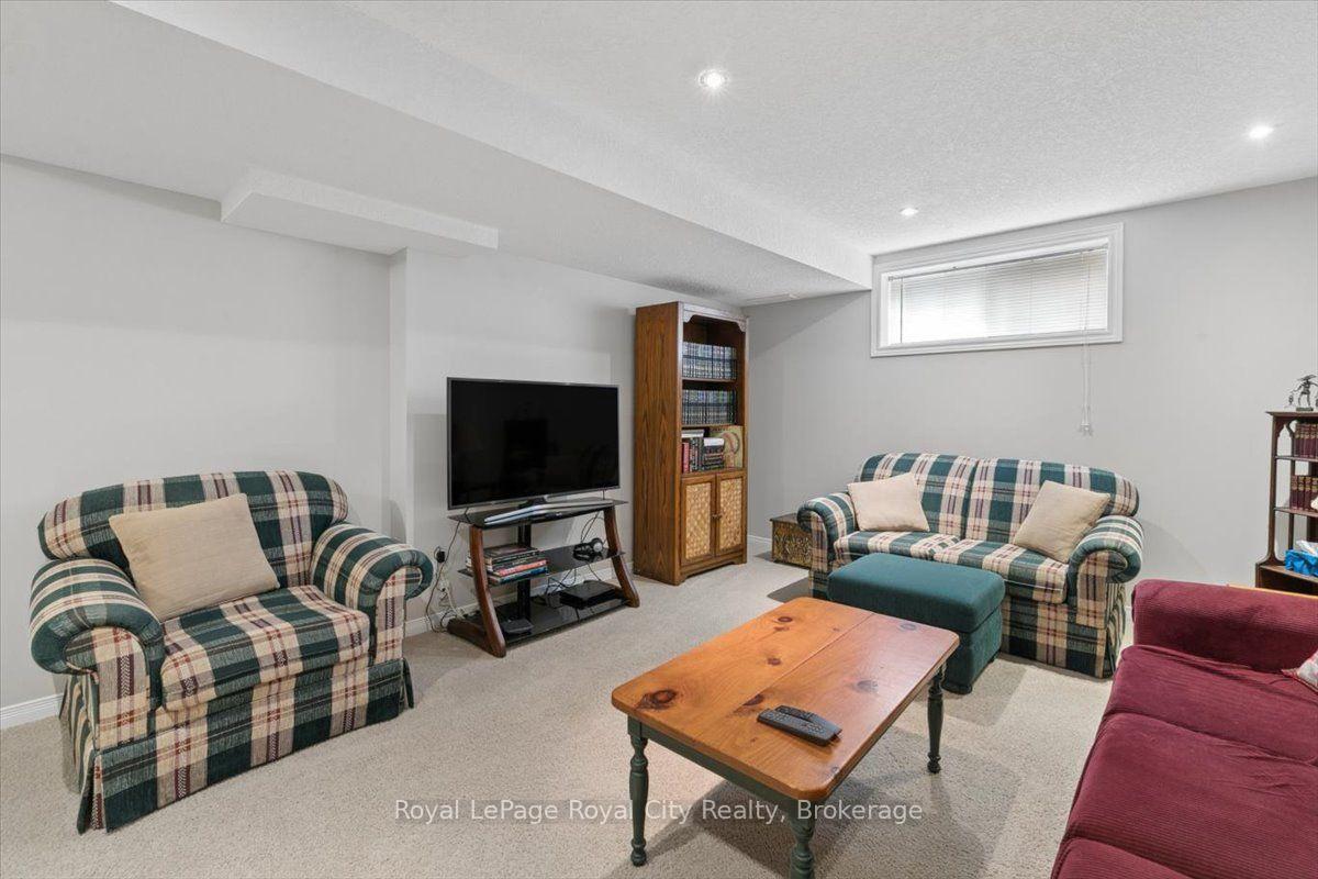 Photo 33 of 58 Walker Way, Guelph, Pineridge/Westminster Woods — HOMEH