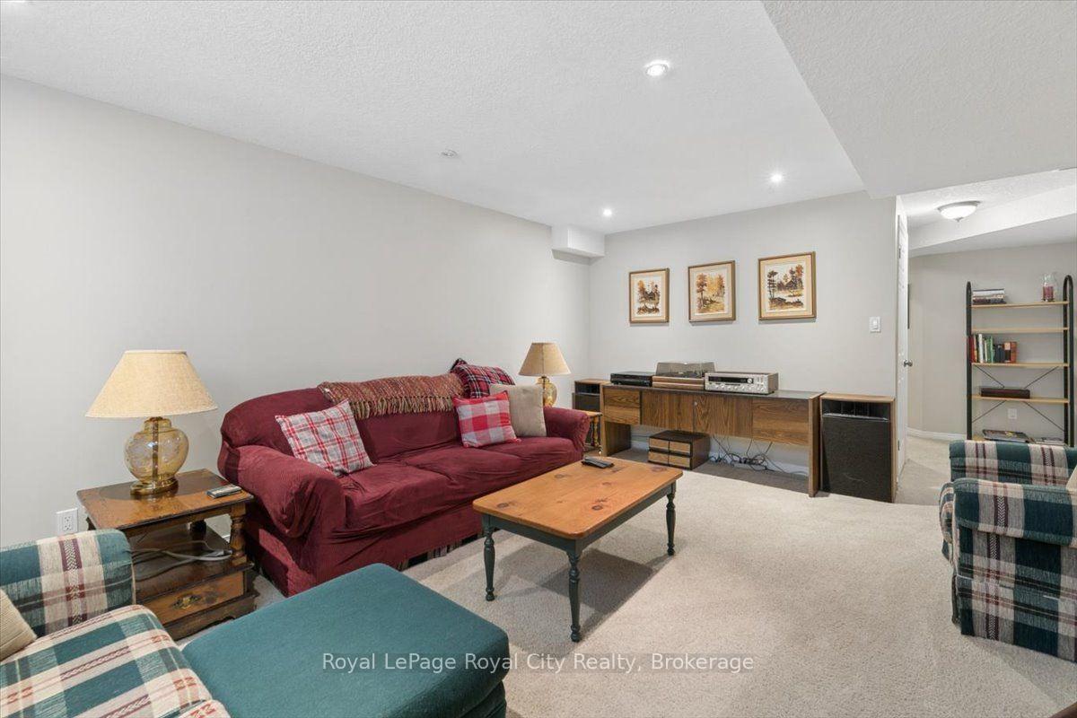 Photo 34 of 58 Walker Way, Guelph, Pineridge/Westminster Woods — HOMEH
