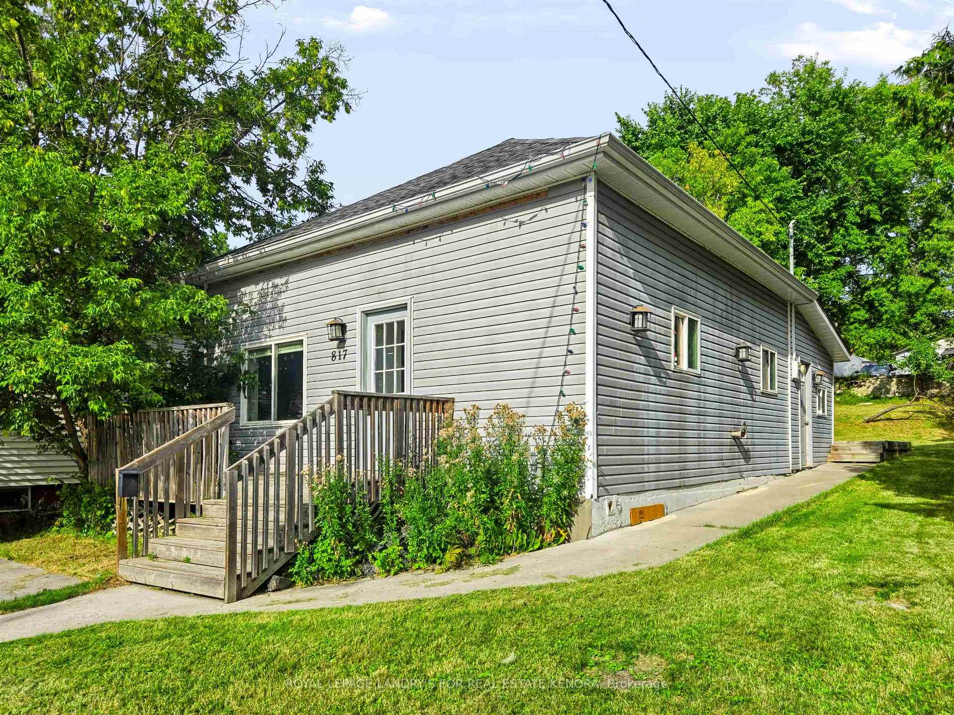 Photo 1 of 817 Fourth Avenue S, Kenora, Lakeside — HOMEH