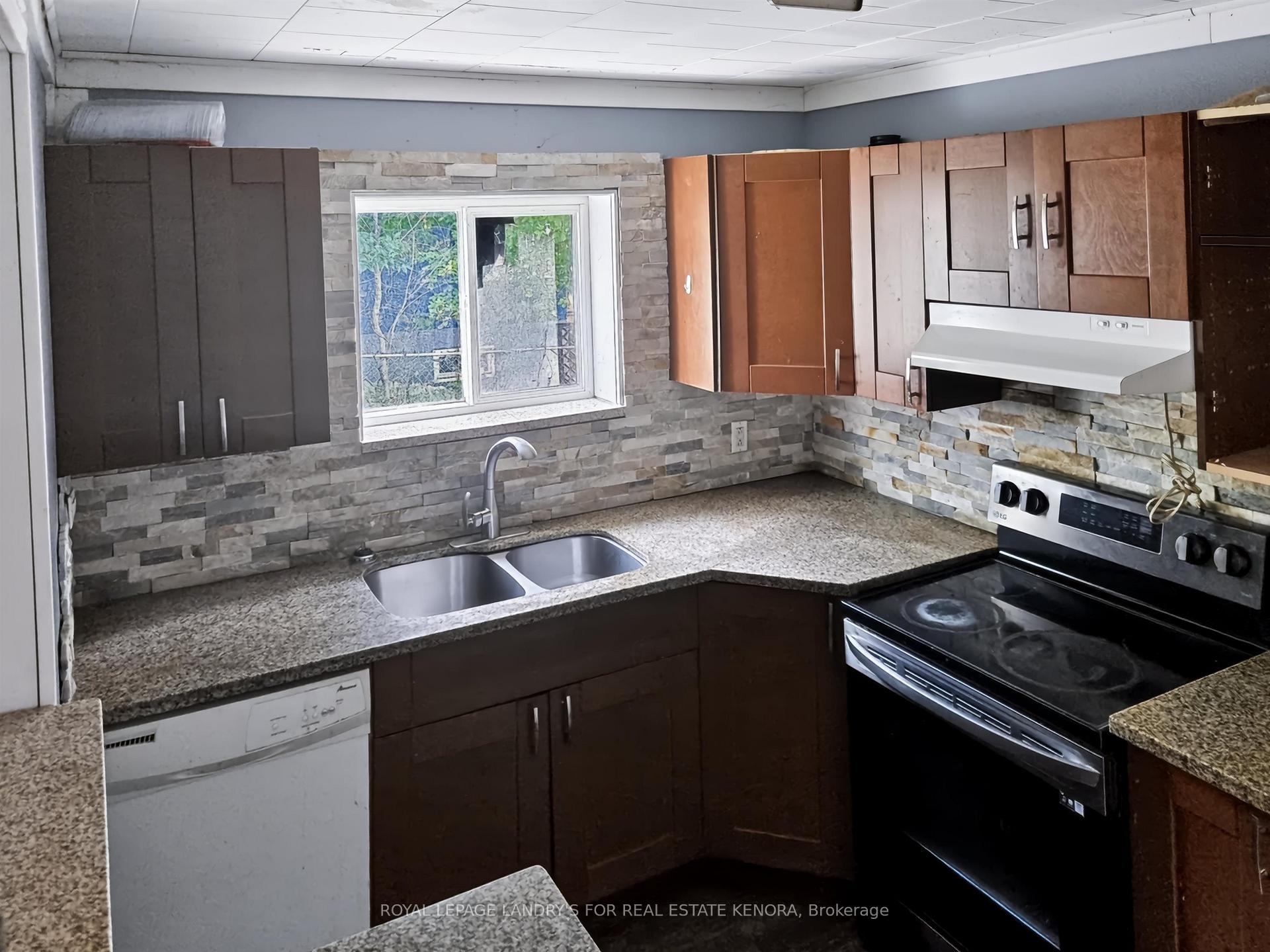 Photo 3 of 817 Fourth Avenue S, Kenora, Lakeside — HOMEH