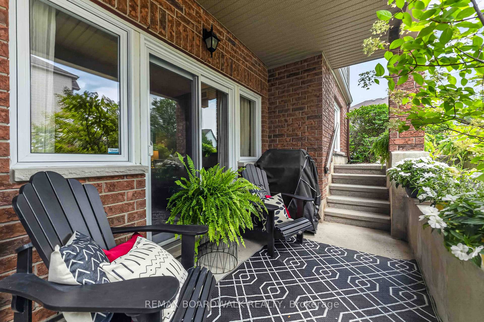 Photo 2 of Unit C, 241 Crestway Drive, Ottawa, Barrhaven East — HOMEH