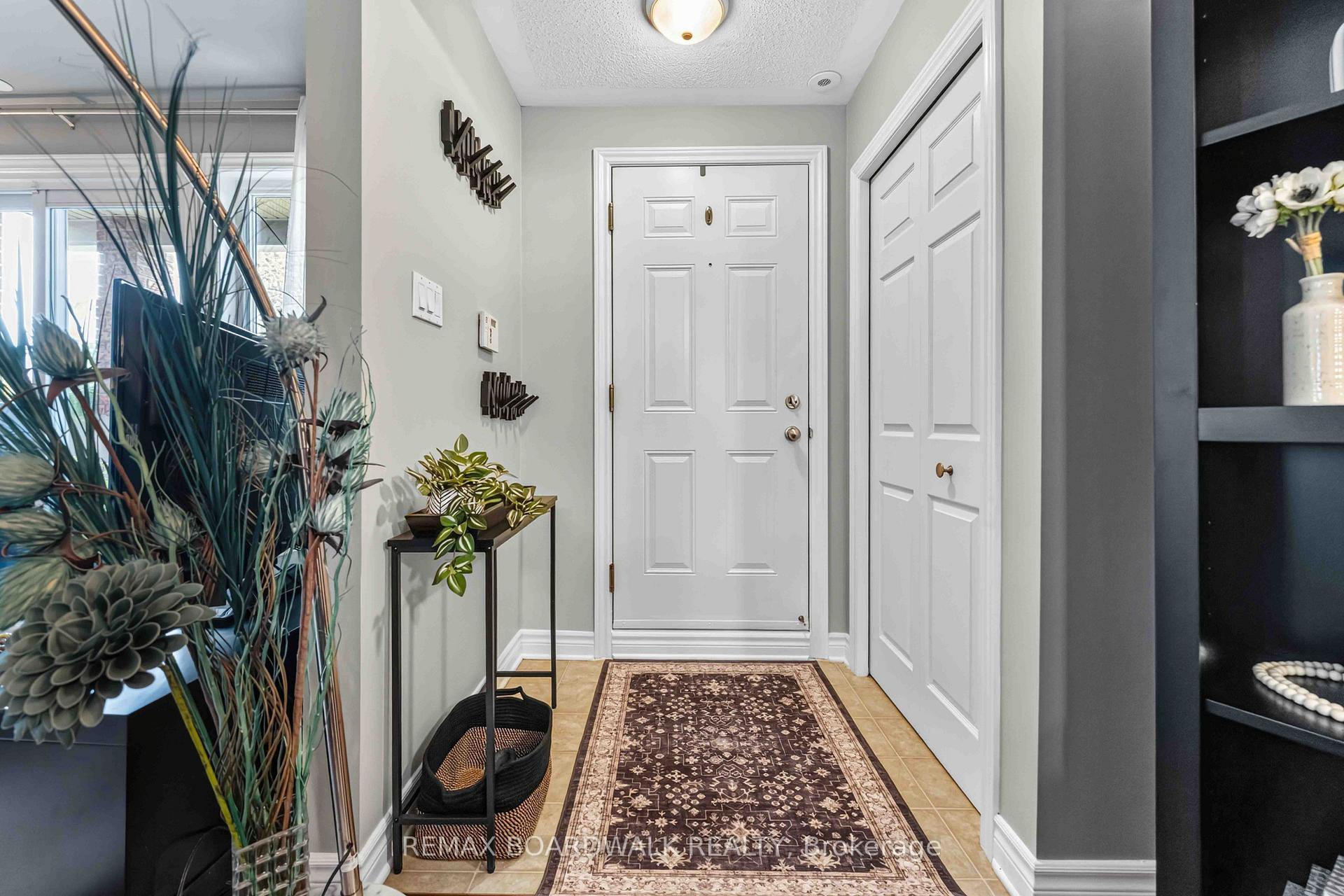 Photo 5 of Unit C, 241 Crestway Drive, Ottawa, Barrhaven East — HOMEH
