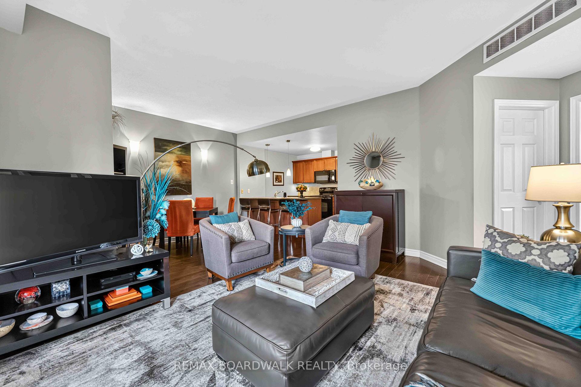 Photo 6 of Unit C, 241 Crestway Drive, Ottawa, Barrhaven East — HOMEH