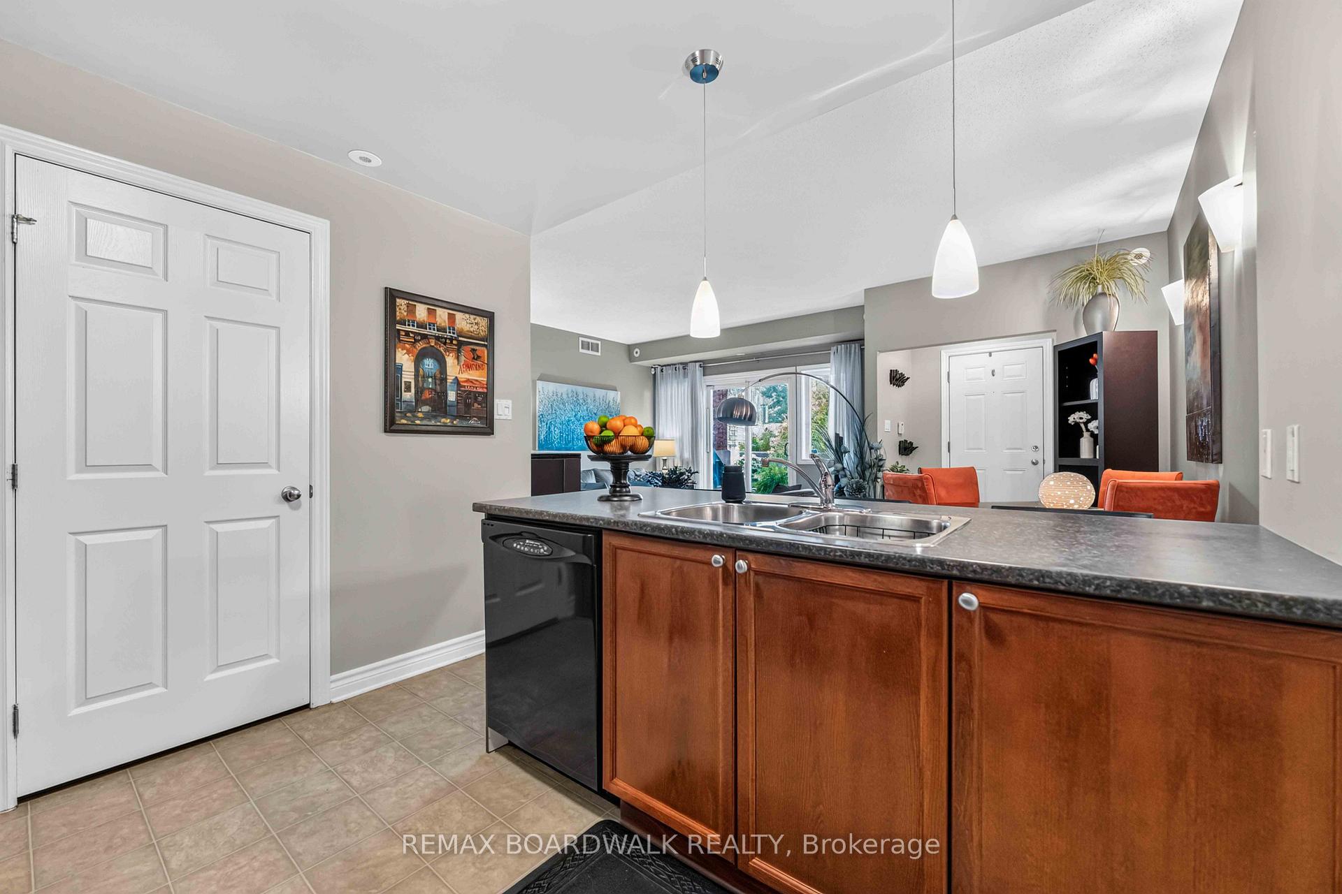 Photo 18 of Unit C, 241 Crestway Drive, Ottawa, Barrhaven East — HOMEH