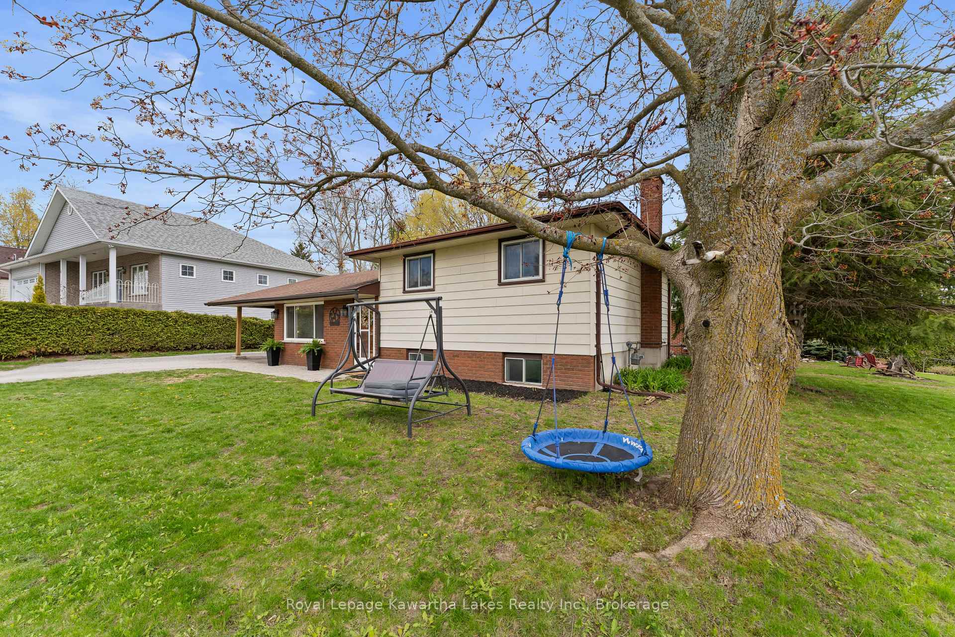 Photo 36 of 2 Kennedy Drive, Kawartha Lakes, Fenelon Falls — HOMEH