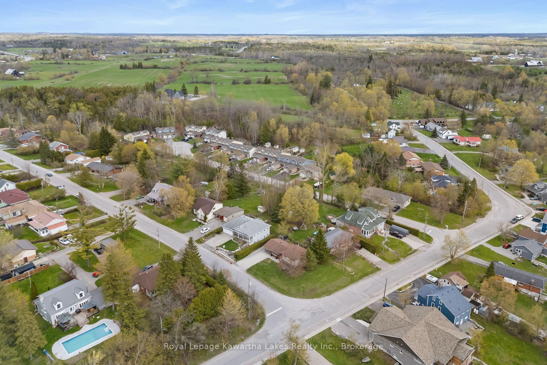 Photo 38 of 2 Kennedy Drive, Kawartha Lakes, Fenelon Falls — HOMEH