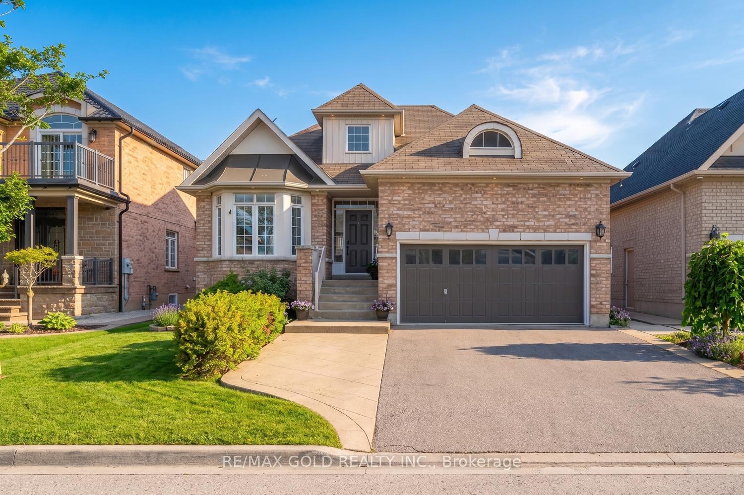Photo 2 of 28 Dokkum Crescent, Brampton, Snelgrove — HOMEH