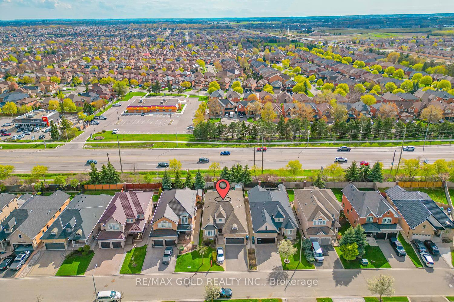 Photo 4 of 28 Dokkum Crescent, Brampton, Snelgrove — HOMEH