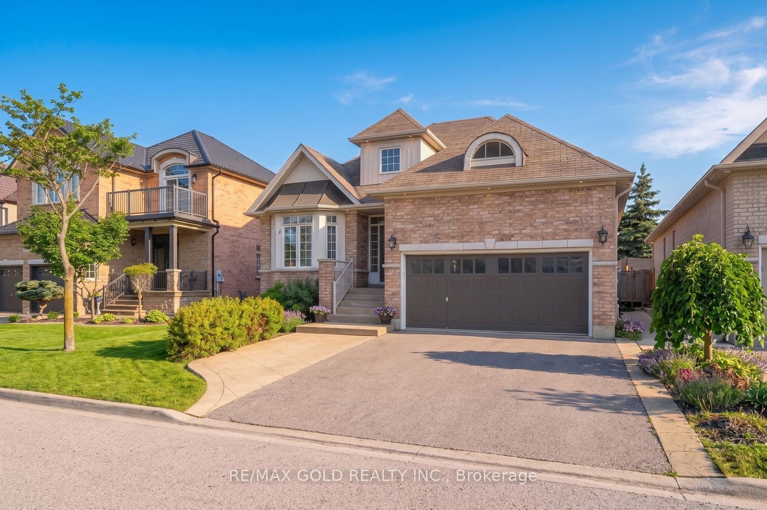 Photo 8 of 28 Dokkum Crescent, Brampton, Snelgrove — HOMEH