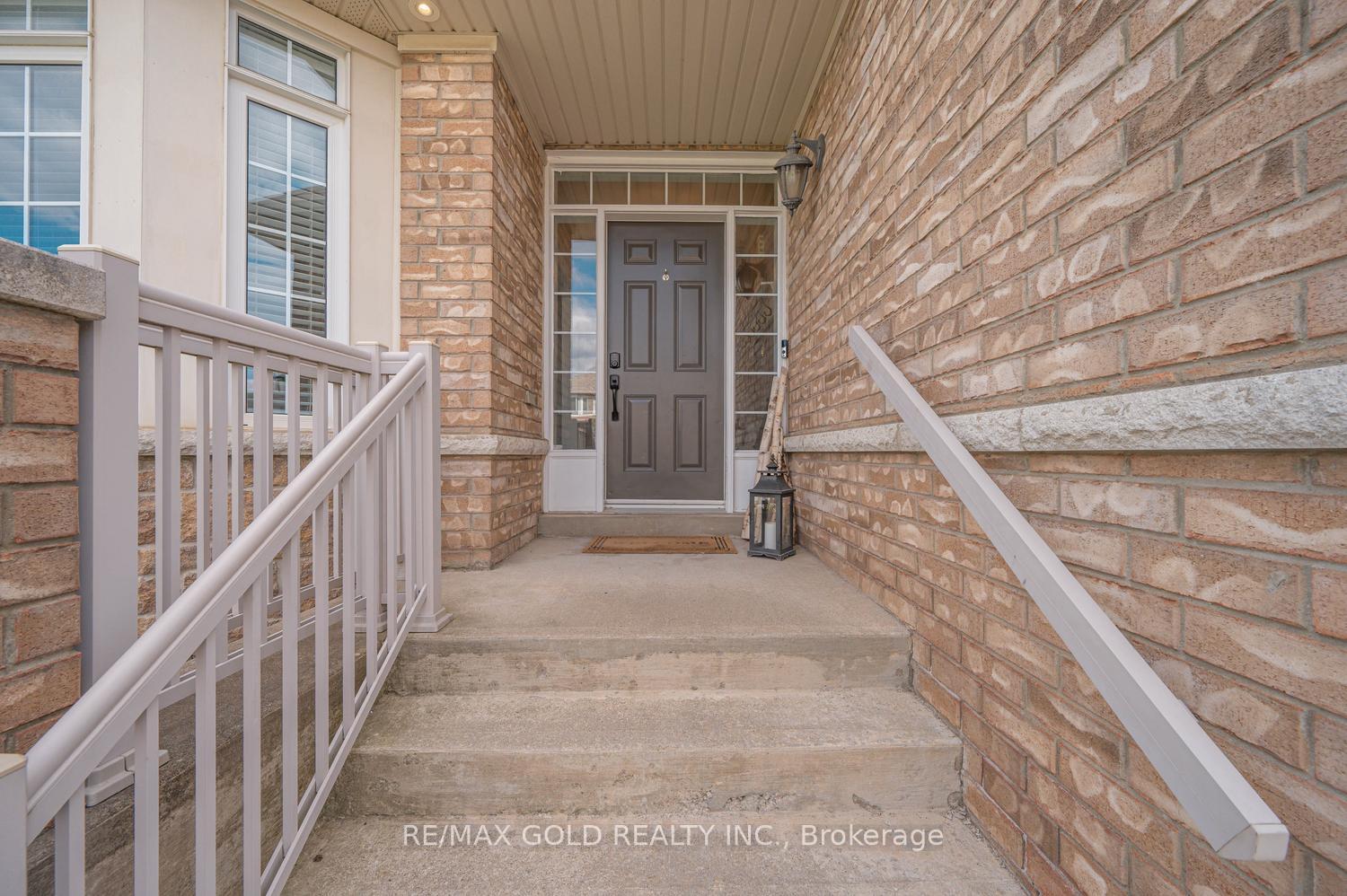 Photo 9 of 28 Dokkum Crescent, Brampton, Snelgrove — HOMEH