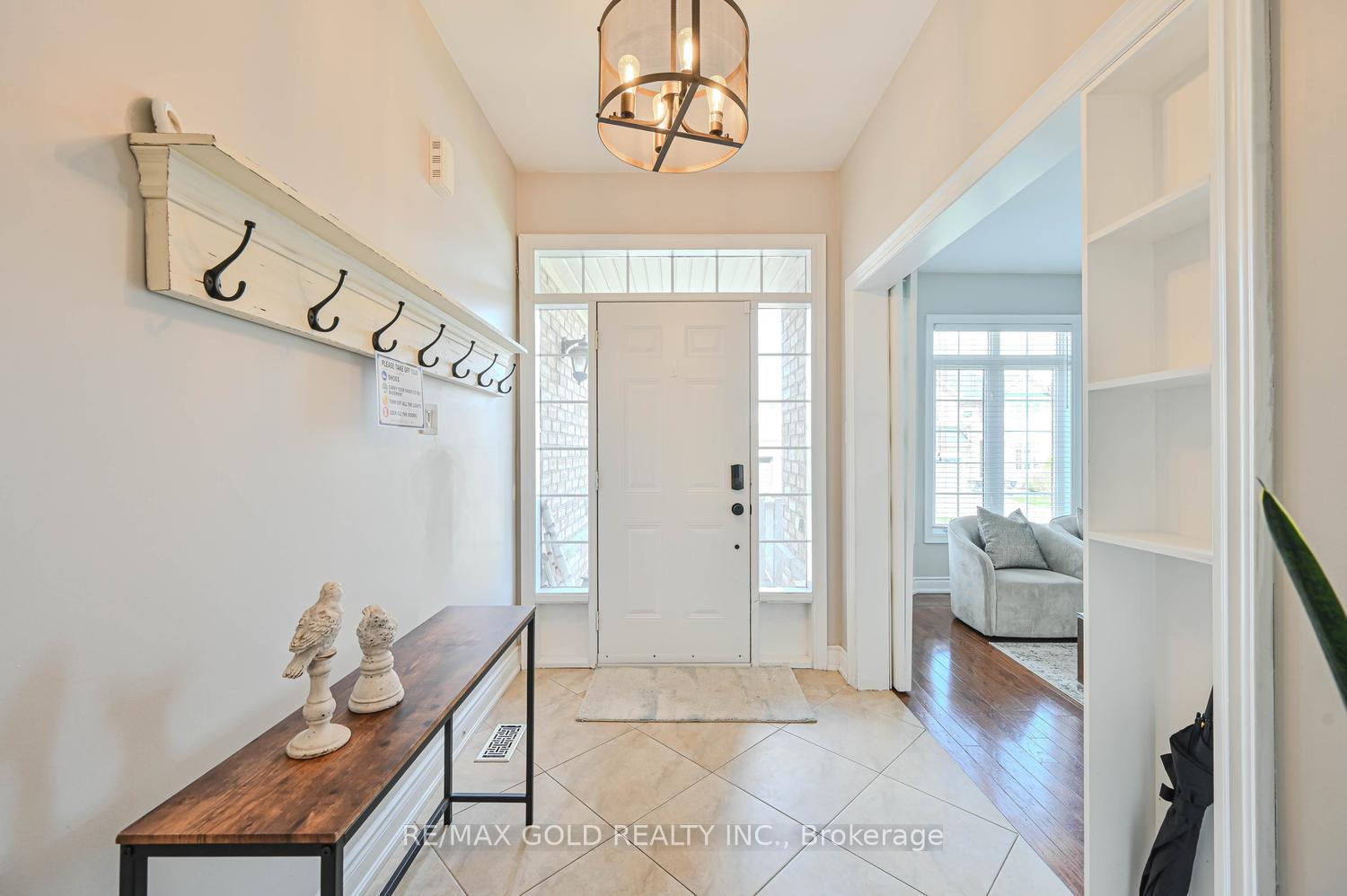 Photo 10 of 28 Dokkum Crescent, Brampton, Snelgrove — HOMEH