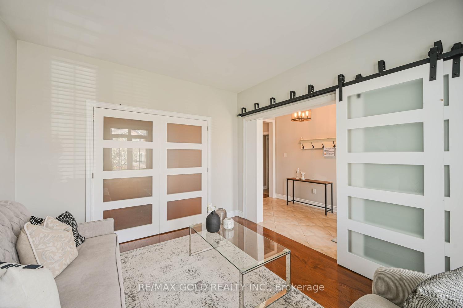 Photo 12 of 28 Dokkum Crescent, Brampton, Snelgrove — HOMEH
