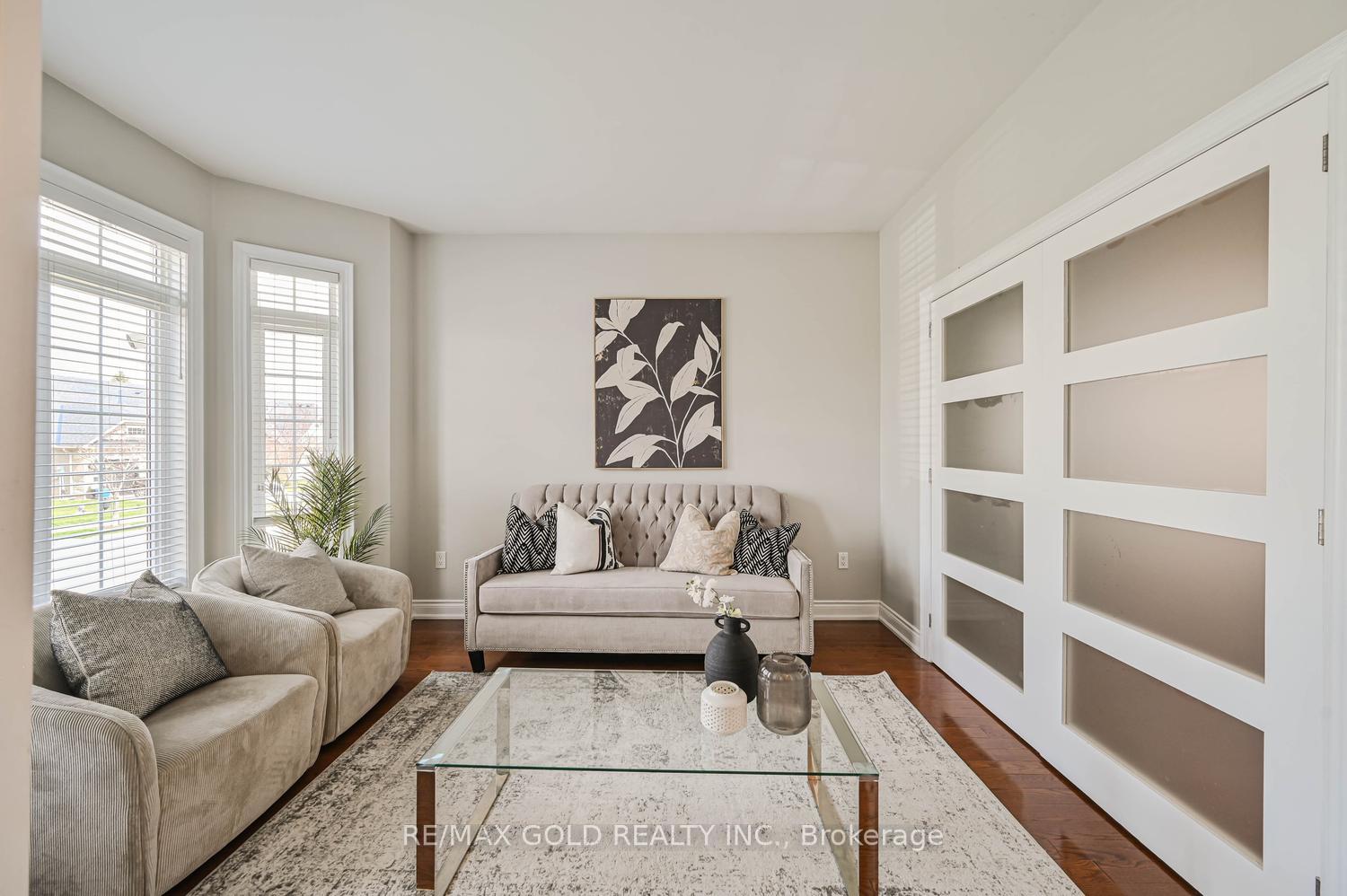 Photo 13 of 28 Dokkum Crescent, Brampton, Snelgrove — HOMEH