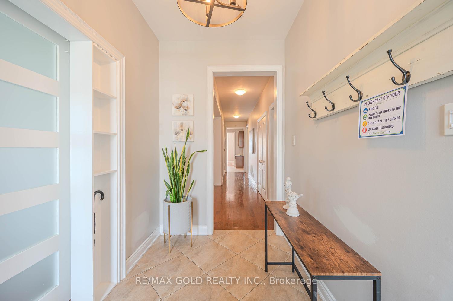 Photo 14 of 28 Dokkum Crescent, Brampton, Snelgrove — HOMEH