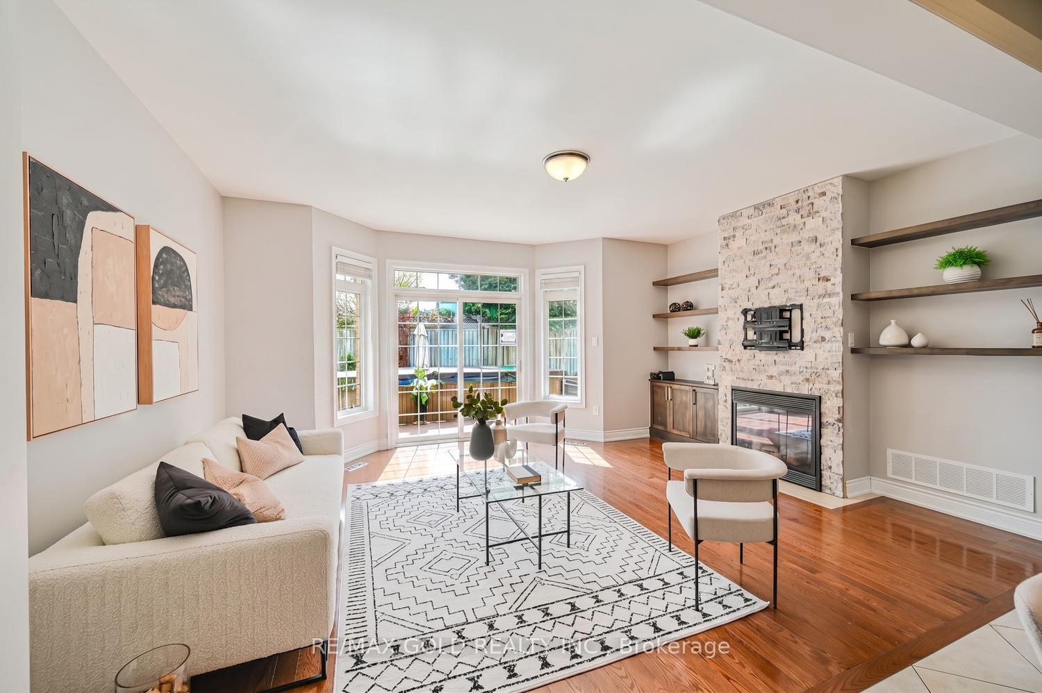 Photo 16 of 28 Dokkum Crescent, Brampton, Snelgrove — HOMEH