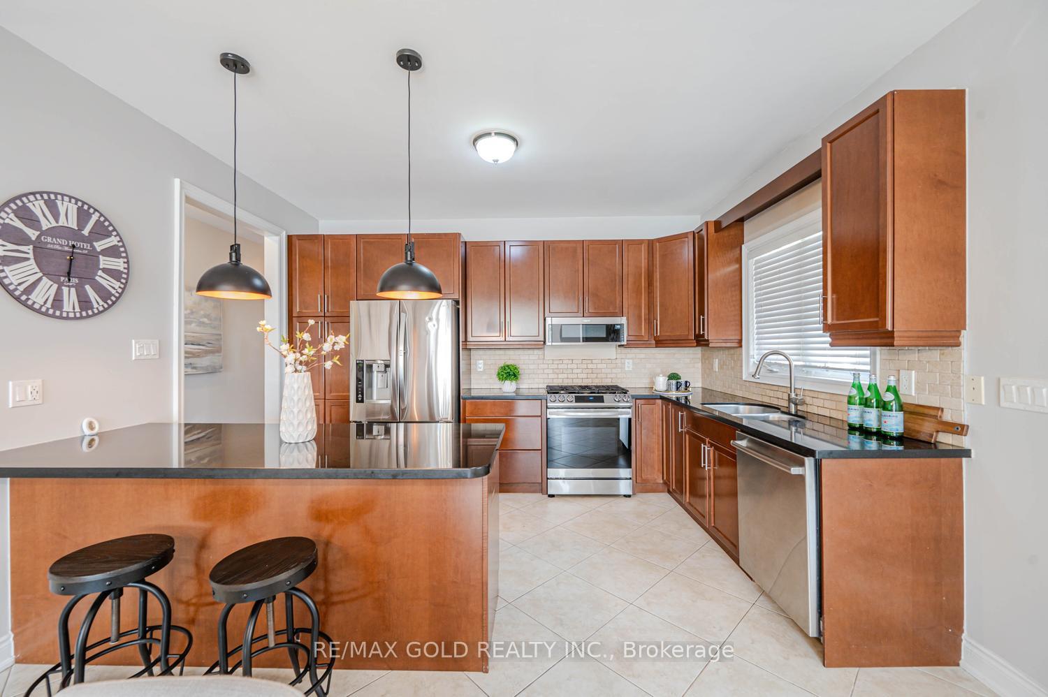 Photo 20 of 28 Dokkum Crescent, Brampton, Snelgrove — HOMEH
