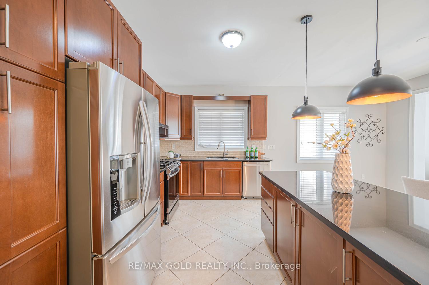 Photo 21 of 28 Dokkum Crescent, Brampton, Snelgrove — HOMEH