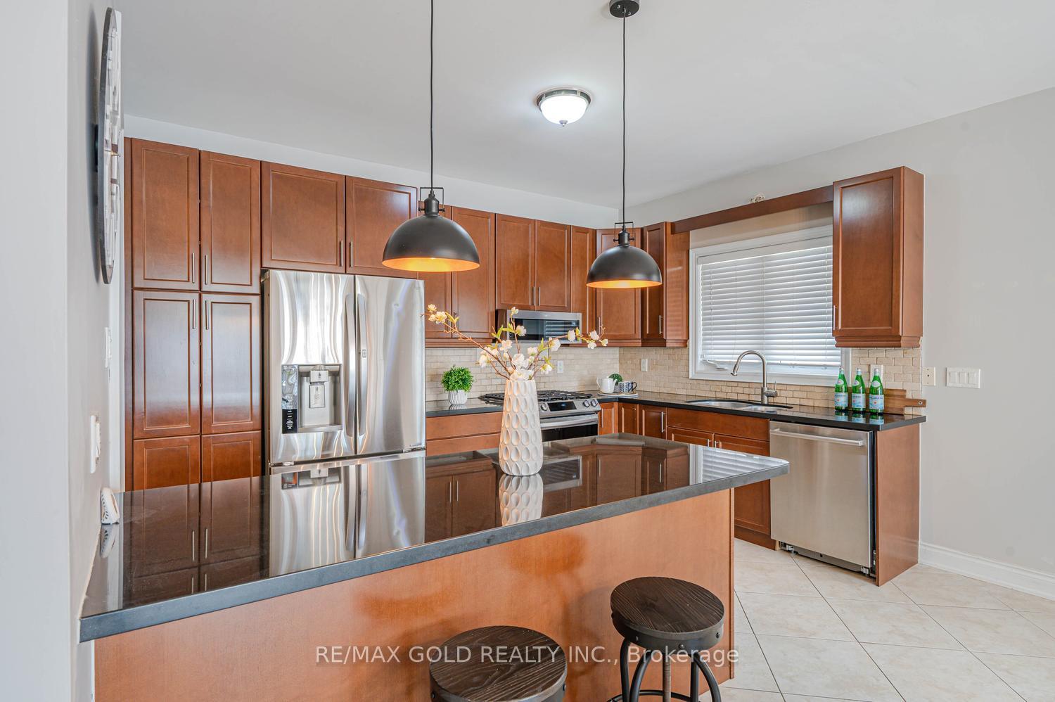 Photo 22 of 28 Dokkum Crescent, Brampton, Snelgrove — HOMEH