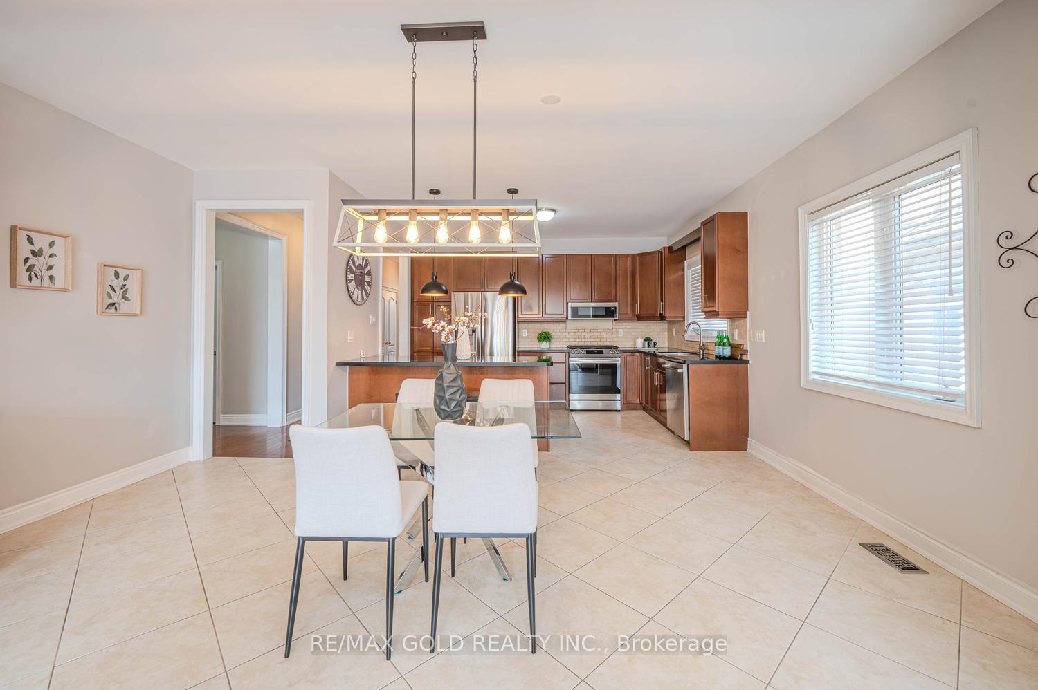 Photo 23 of 28 Dokkum Crescent, Brampton, Snelgrove — HOMEH