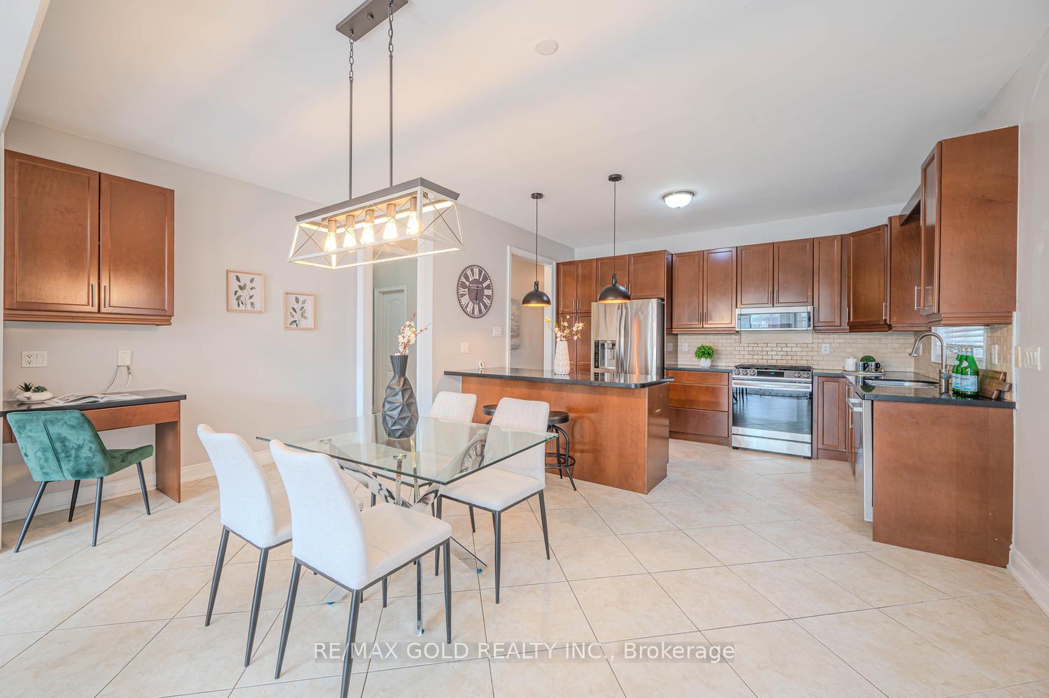 Photo 24 of 28 Dokkum Crescent, Brampton, Snelgrove — HOMEH