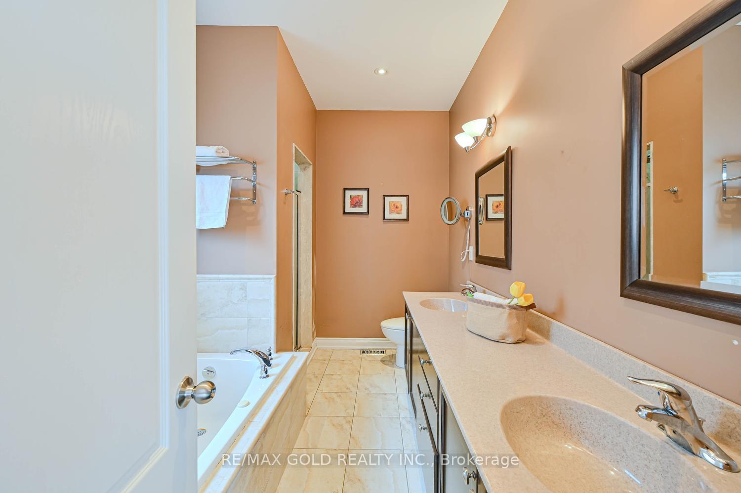 Photo 31 of 28 Dokkum Crescent, Brampton, Snelgrove — HOMEH
