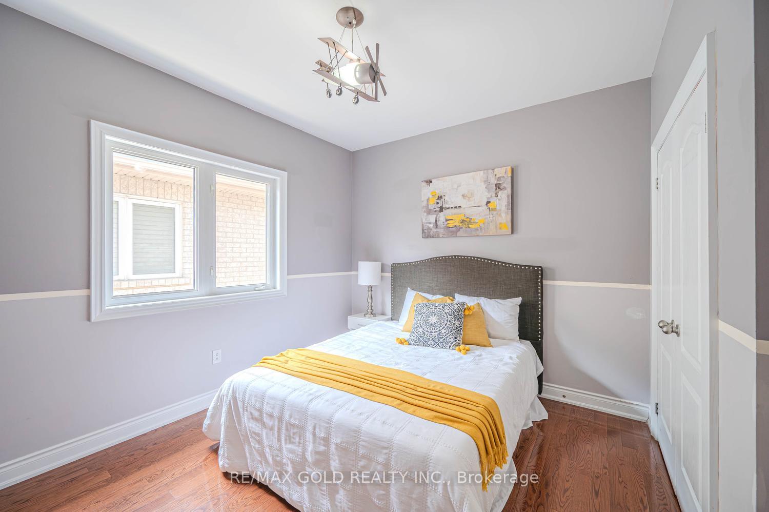 Photo 32 of 28 Dokkum Crescent, Brampton, Snelgrove — HOMEH