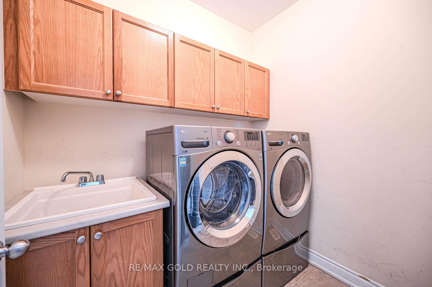 Photo 33 of 28 Dokkum Crescent, Brampton, Snelgrove — HOMEH