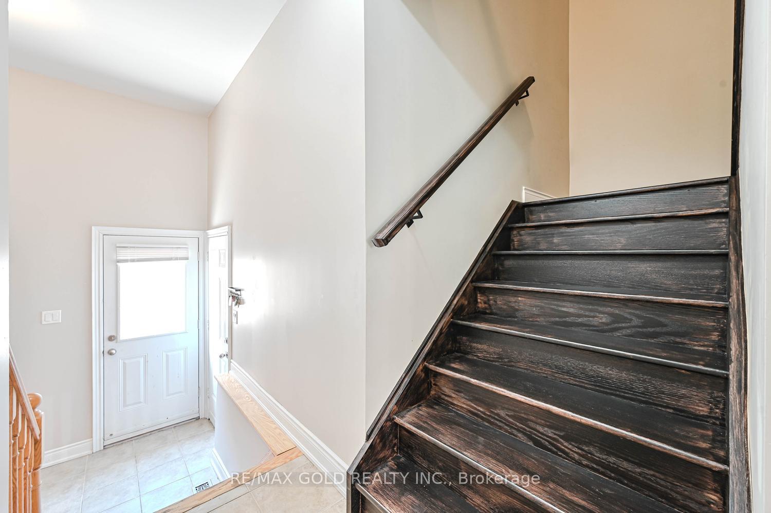 Photo 34 of 28 Dokkum Crescent, Brampton, Snelgrove — HOMEH