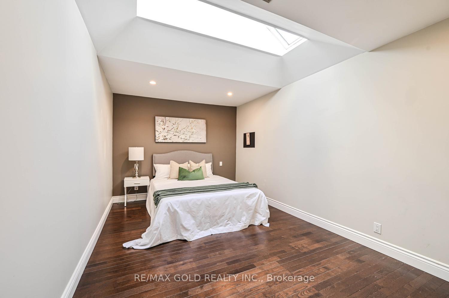 Photo 36 of 28 Dokkum Crescent, Brampton, Snelgrove — HOMEH