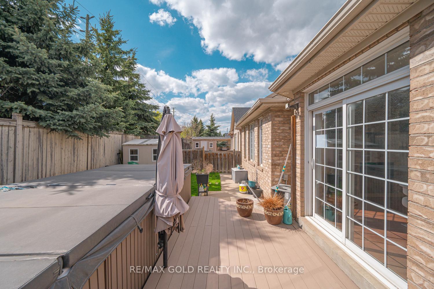 Photo 41 of 28 Dokkum Crescent, Brampton, Snelgrove — HOMEH