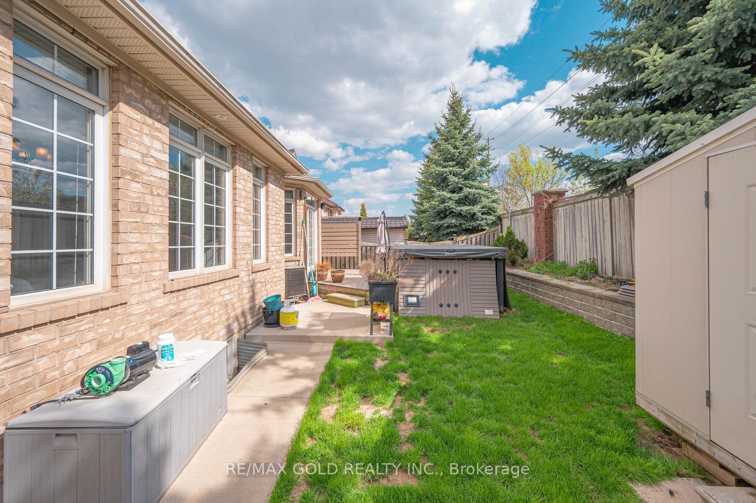 Photo 43 of 28 Dokkum Crescent, Brampton, Snelgrove — HOMEH